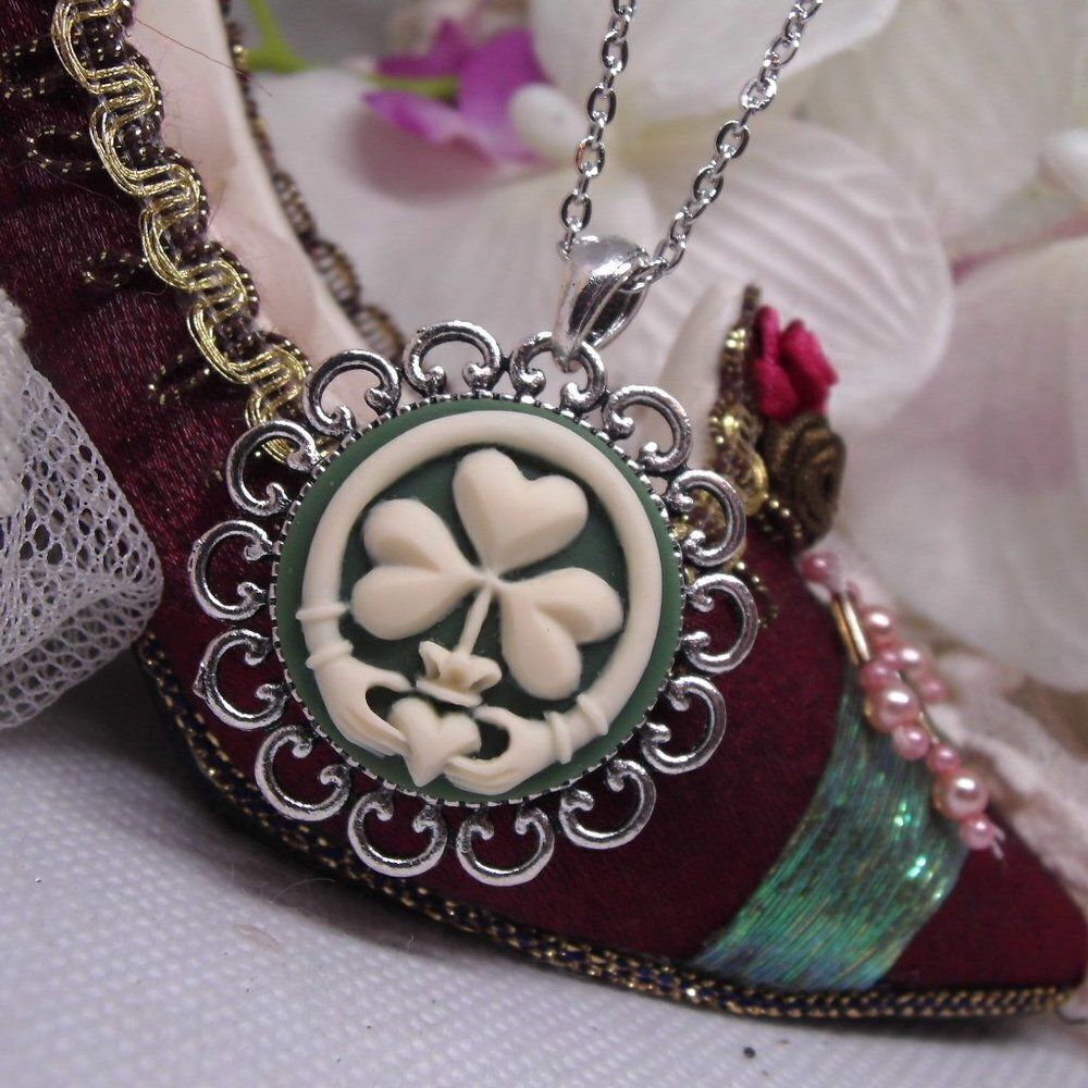 SILVER GOOD LUCK FOUR LEAF Claddagh Celtic Irish clover Cameo Necklace Fancy fox